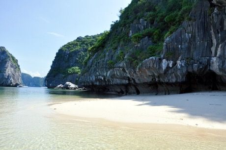 河內自由行-下龍灣- 三桃子海灘 Ba Trai Dao Beach