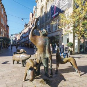 德國不來梅=不萊梅Bremen必玩-Hirt mit Schweinen 養豬王子雕像