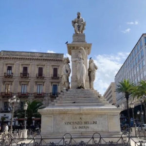 義大利卡塔尼亞 Catania 必玩 - 義大利歌劇作曲家 Vincenzo Bellini 文森佐·貝里尼 雕像