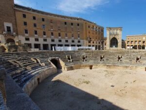 義大利萊切 = 萊可仕 = 雷契 Lecce 必玩 - Anfiteatro Romano di Lecce 古羅馬圓形劇場