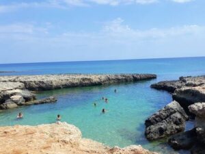 義大利奧斯圖尼 Ostuni (巴里方言 Ostune)必玩 - Spiaggia Costa Merlata 科斯塔·梅拉塔海灘