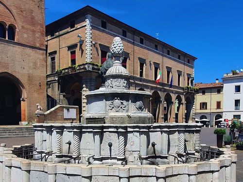 義大利里米尼 Rimini必玩 - Fontana Della Pigna 松果噴泉 (= 皮尼亞噴泉)