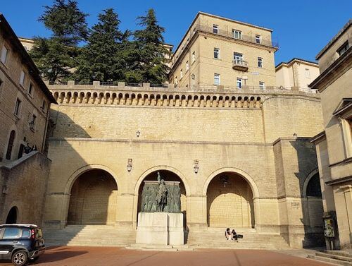 義大利聖馬利諾 San Marino (= Repubblica di San Marino 聖馬利諾共和國) 必玩 - Piazza Sant'Agata 聖阿加塔廣場