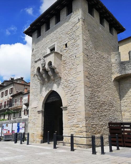 義大利聖馬利諾 San Marino (= Repubblica di San Marino 聖馬利諾共和國) 必玩 - Porta del Paese - Porta San Francesco 聖弗朗西斯科門 (= 聖方濟各門)