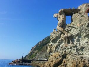 義大利Cinque Terre 五漁村 = 五鄉地必玩 - Statua del Gigante 觀海巨人雕像