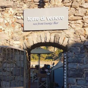 義大利Porto Venere = Portovenere 韋內雷港 = 維內雷港必吃 - Torre di Venere