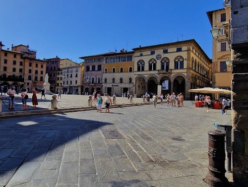 義大利盧卡 Lucca 必玩 - Piazza San Michele 聖米歇爾廣場 (= Piazza delle Catene 鎖鏈廣場)