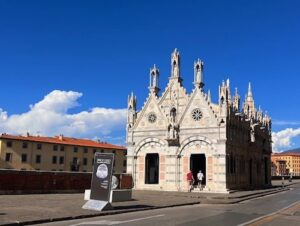 義大利比薩 Pisa 必玩 - Chiesa di Santa Maria della Spina 荊冕聖瑪利亞堂 = 聖母瑪利亞斯皮那教堂