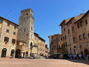 義大利San Gimignano 聖吉米尼亞諾 = 聖吉米納諾必玩 - Piazza della Cisterna 水井廣場
