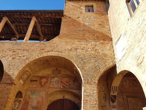 義大利San Gimignano 聖吉米尼亞諾 = 聖吉米納諾必玩 - Museo d'Arte Sacra 薩克拉博物館 = 神聖藝術博物館