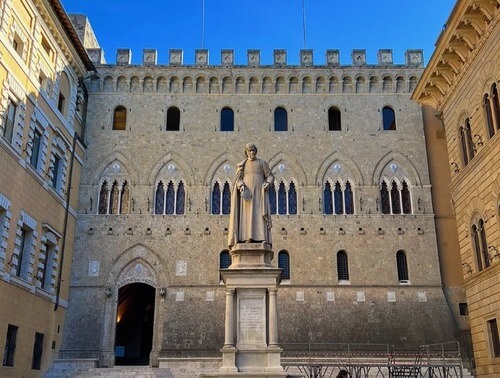 義大利西恩納 = 錫耶納 Siena 必玩 - Palazzo Salimbeni 薩林貝尼宮 = 沙林貝尼宮