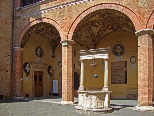 義大利西恩納 = 錫耶納 Siena 必玩 - Palazzo Chigi Saracini 基吉薩拉奇尼宮