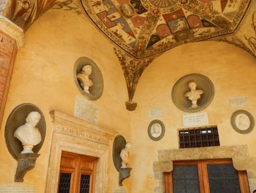 義大利西恩納 = 錫耶納 Siena 必玩 - Palazzo Chigi Saracini 基吉薩拉奇尼宮