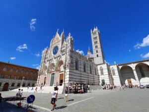義大利西恩納 = 錫耶納 Siena 必玩 - Duomo di Siena 西恩納主教座堂 = 錫耶納主教座堂 - Piazza del Duomo 主教座堂廣場