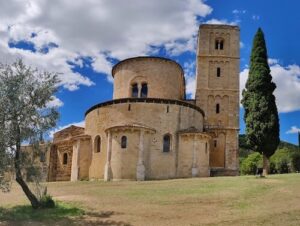 義大利Montalcino 蒙達奇諾 = 蒙塔奇諾必玩 - Abbazia di Sant'Antimo 聖安提莫修道院