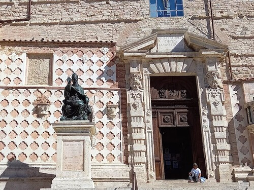 義大利 Perugia 佩魯賈必玩 - Cattedrale di San Lorenzo = Duomo di San Lorenzo 聖洛倫佐大教堂 = 聖老楞佐主教座堂 = 佩魯賈大教堂 - Statua Papa Giulio III