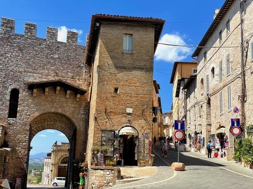 義大利 Assisi 阿西西 = 亞西西必玩 - Porta San Francesco