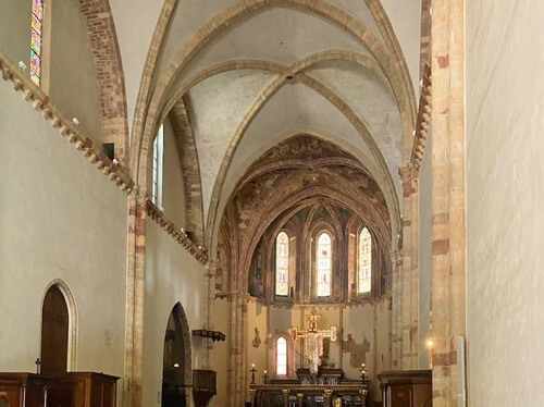 義大利 Assisi 阿西西 = 亞西西必玩 - Basilica di Santa Chiara 聖嘉勒聖殿 = 聖基亞拉大教堂