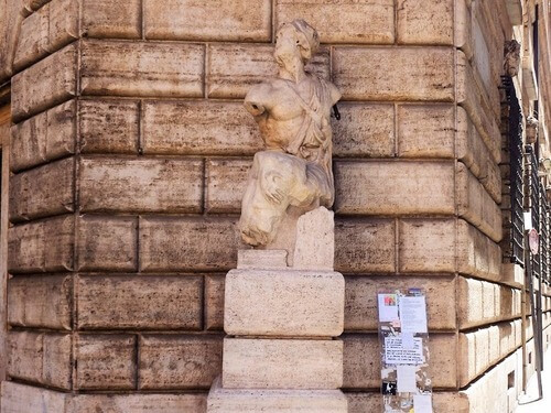義大利 Rome 羅馬 (義語 Roma) 必玩 - Piazza Navona 納沃納廣場 - Statua di Pasquino = Pasquillus 雕塑