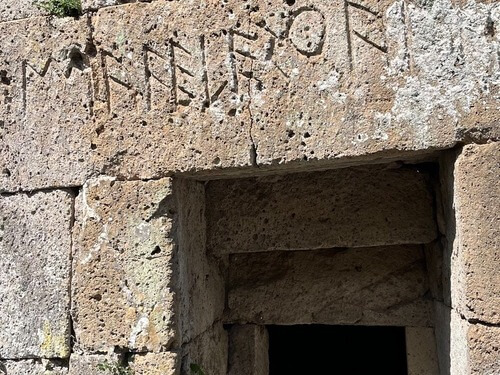 義大利 Orvieto 奧爾維耶托必玩 - Necropoli etrusca di Crocifisso del Tufo 克羅切菲索德爾圖福墓地 = 伊特魯里亞墓地