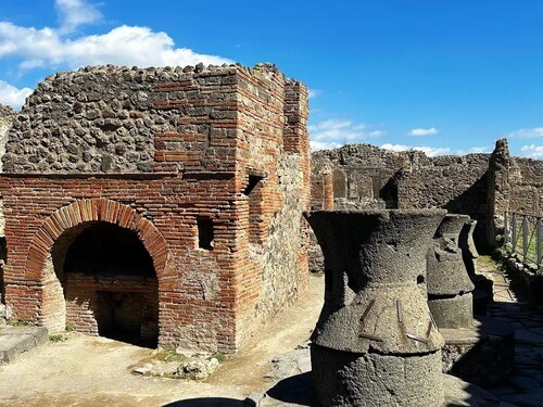 義大利龐貝 = 蓬佩伊 Pompeii 必玩 - Regio VII 20 Bakery of Popidio Prisco (義 Panificio di Popidio Prisco)
