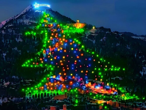 義大利 Gubbio 古比奧 (= Eugubini 尤古比尼) 必玩 - Gubbio è Natale 古比奧聖誕村 - Albero di Natale di Gubbio