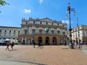 義大利Milan 米蘭 (義語 Milano) 必玩 - Teatro Alla Scala = La Scala 斯卡拉大劇院 = 史卡拉歌劇院 = Teatro alla Scala di Milano = Nuovo Regio Ducal Teatro alla Scala = Museo Teatrale alla Scala 斯卡拉大劇院博物館 = Piazza della Scala 斯卡拉廣場 = 斯卡拉大劇院廣場