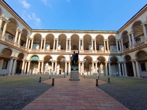 義大利Milan 米蘭 (義語 Milano) 必玩 - Accademia di Belle Arti di Brera 布雷拉美術學院 = 國立米蘭美術學院 = Accademia di Brera = Palazzo di Brera = Pinacoteca di Brera 布雷拉美術館 = 布雷拉畫廊 = Cortile d'onore del Palazzo di Brera 布雷拉宮榮譽庭院 = Biblioteca Nazionale Braidense di Brera 布雷拉國立圖書館 = Biblioteca Nazionale Braidense = Orto Botanico di Brera 布雷拉植物園 = Hortus Botanicus Braidensis = Museo Astronomico di Brera 布雷拉天文博物館 = Museo Astronomico-Orto Botanico di Brera = INAF - Osservatorio Astronomico di Brera = Palazzo Citterio 奇特里奧宮