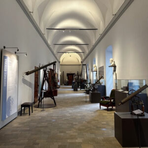 義大利Milan 米蘭 (義語 Milano) 必玩 - Accademia di Belle Arti di Brera 布雷拉美術學院 = 國立米蘭美術學院 = Accademia di Brera = Palazzo di Brera = Pinacoteca di Brera 布雷拉美術館 = 布雷拉畫廊 = Cortile d'onore del Palazzo di Brera 布雷拉宮榮譽庭院 = Biblioteca Nazionale Braidense di Brera 布雷拉國立圖書館 = Biblioteca Nazionale Braidense = Orto Botanico di Brera 布雷拉植物園 = Hortus Botanicus Braidensis = Museo Astronomico di Brera 布雷拉天文博物館 = Museo Astronomico-Orto Botanico di Brera = INAF - Osservatorio Astronomico di Brera = Palazzo Citterio 奇特里奧宮