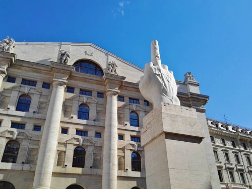 義大利Milan 米蘭 (義語 Milano) 必玩 - Palazzo Mezzanotte 梅扎諾特宮 = Palazzo della Borsa = Palazzo delle Borse = L.O.V.E. (= Il Dito) 愛 (中指) 雕塑