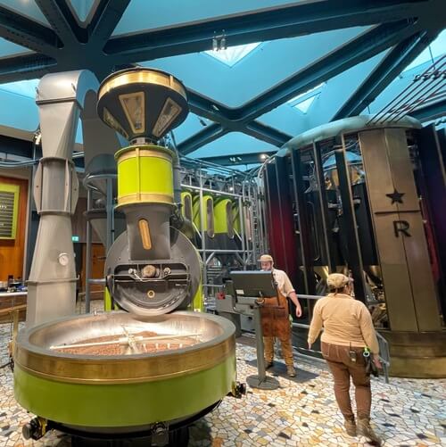 義大利Milan 米蘭 (義語 Milano) 必玩 - Piazza Cordusio = Piazzale Cordusio 科爾杜西奧廣場 = Piazza Ellittica = Palazzo Broggi 布羅吉宮 = = Palazzo delle Poste = Palazzo della Posta = Starbucks Reserve Roastery Milano 星巴克臻選米蘭烘焙工坊 = 米蘭星巴克臻選咖啡烘焙工坊