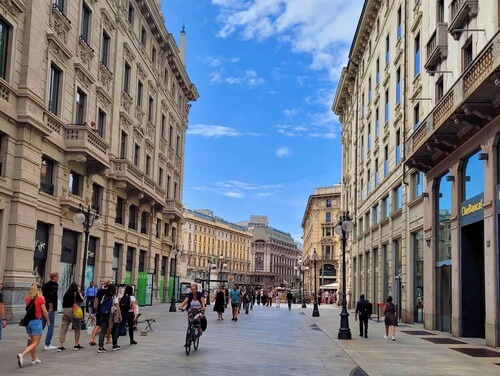 義大利Milan 米蘭 (義語 Milano) 必玩 - Palazzo della Ragione 理性宮 = 拉焦內宮 = Palazzo del Broletto Nuovo = Piazza Mercanti = Piazza di Mercant 商人廣場 = Piazza del Broletto = Casa dei Panigarola 帕尼加羅拉之家 = 帕尼伽羅拉府 = Palazzo dei Notai = Palazzo delle Scuole Palatine 帕拉丁學校宮 = 帕拉蒂恩學院宮 = Palazzo dei Giureconsulti 朱利康素蒂宮 = Palazzo Giureconsulti 朱雷孔索爾蒂宮 = Palazzo Affari = Cinque Vie 五街區