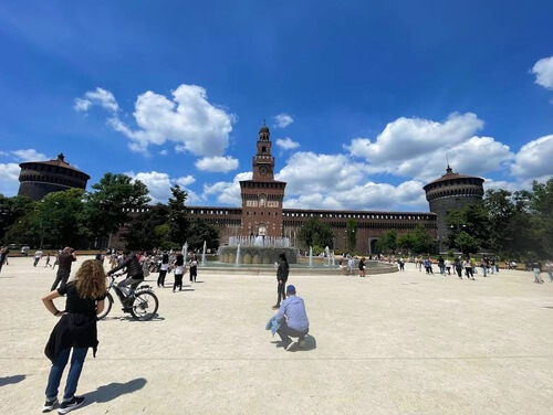 義大利Milan 米蘭 (義語 Milano) 必玩 - Castello Sforzesco 斯福爾扎城堡 = 斯福爾扎古堡 = Castello di Porta Giovia = Musei del Castello Sforzesco 斯福爾扎城堡博物館 = Museo della Pietà Rondanini 隆達尼尼聖殤博物館 = Cortile della Rocchetta 羅凱塔庭院 = Piazza Castello 城堡廣場 = 卡斯特羅廣場 = Fontana di Piazza Castello (= Turta di spus)