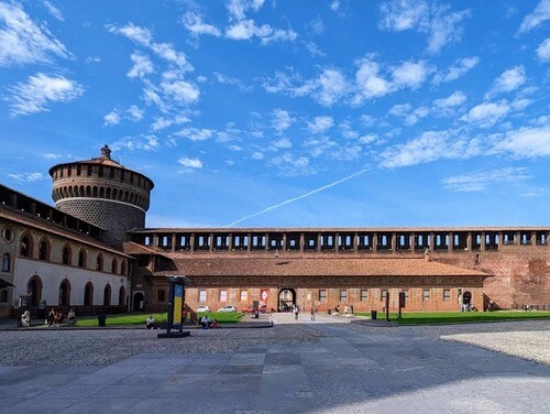 義大利Milan 米蘭 (義語 Milano) 必玩 - Castello Sforzesco 斯福爾扎城堡 = 斯福爾扎古堡 = Castello di Porta Giovia = Musei del Castello Sforzesco 斯福爾扎城堡博物館 = Museo della Pietà Rondanini 隆達尼尼聖殤博物館 = Cortile della Rocchetta 羅凱塔庭院 = Piazza Castello 城堡廣場 = 卡斯特羅廣場 = Fontana di Piazza Castello (= Turta di spus)