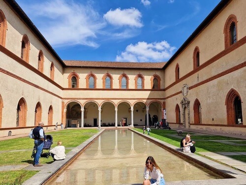 義大利Milan 米蘭 (義語 Milano) 必玩 - Castello Sforzesco 斯福爾扎城堡 = 斯福爾扎古堡 = Castello di Porta Giovia = Musei del Castello Sforzesco 斯福爾扎城堡博物館 = Museo della Pietà Rondanini 隆達尼尼聖殤博物館 = Cortile della Rocchetta 羅凱塔庭院 = Piazza Castello 城堡廣場 = 卡斯特羅廣場 = Fontana di Piazza Castello (= Turta di spus)