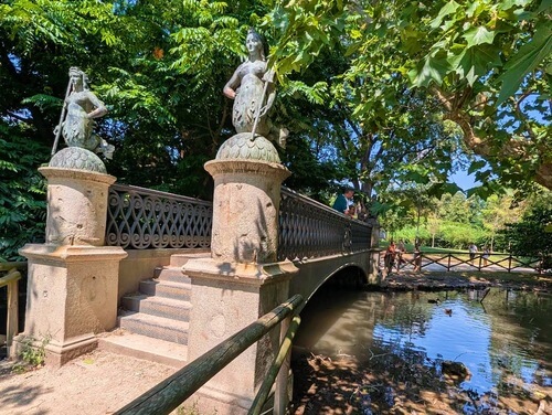 義大利Milan 米蘭 (義語 Milano) 必玩 - Parco Sempione 森皮奧內公園 = Ponte delle Sirenette 美人魚橋 = Ponte delle sorelle Ghisini = Arco della Pace 和平門 = Porta Sempione = Arena Civica Gianni Brera 奇維克體育場 = Anfiteatro di Milano = Arena Civica = Acquario Civico di Milano 米蘭市立水族館 = Acquario Civico e Stazione Idrobiologica di Milano = Palazzo della Triennale di Milano 米蘭三年展宮 = Palazzo dell'Arte = Torre Branca 白塔 = 布蘭卡塔 = Torre Eiar = Torre Littoria = Torre del Parco