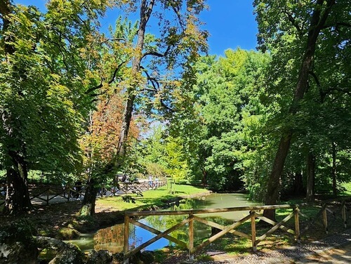 義大利Milan 米蘭 (義語 Milano) 必玩 - Parco Sempione 森皮奧內公園 = Ponte delle Sirenette 美人魚橋 = Ponte delle sorelle Ghisini = Arco della Pace 和平門 = Porta Sempione = Arena Civica Gianni Brera 奇維克體育場 = Anfiteatro di Milano = Arena Civica = Acquario Civico di Milano 米蘭市立水族館 = Acquario Civico e Stazione Idrobiologica di Milano = Palazzo della Triennale di Milano 米蘭三年展宮 = Palazzo dell'Arte = Torre Branca 白塔 = 布蘭卡塔 = Torre Eiar = Torre Littoria = Torre del Parco