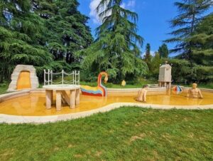 義大利Milan 米蘭 (義語 Milano) 必玩 - Parco Sempione 森皮奧內公園 = Ponte delle Sirenette 美人魚橋 = Ponte delle sorelle Ghisini = Arco della Pace 和平門 = Porta Sempione = Arena Civica Gianni Brera 奇維克體育場 = Anfiteatro di Milano = Arena Civica = Acquario Civico di Milano 米蘭市立水族館 = Acquario Civico e Stazione Idrobiologica di Milano = Palazzo della Triennale di Milano 米蘭三年展宮 = Palazzo dell'Arte = Torre Branca 白塔 = 布蘭卡塔 = Torre Eiar = Torre Littoria = Torre del Parco