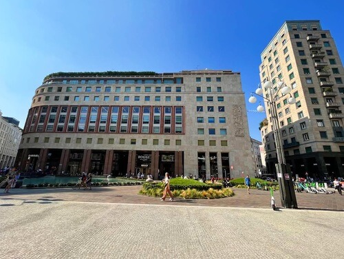 義大利Milan 米蘭 (義語 Milano) 必玩 - Basilica di San Babila 聖巴比拉大教堂 = Chiesa di San Babila = Basilica collegiata Prepositurale di San Babila = Piazza San Babila 聖巴比拉廣場