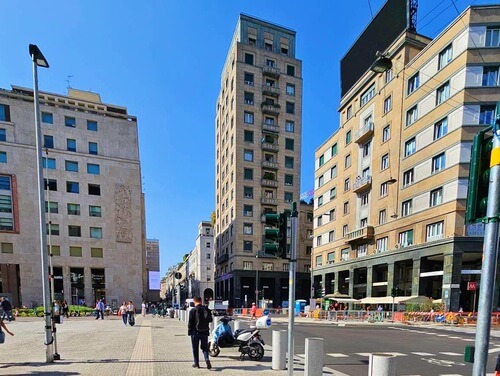 義大利Milan 米蘭 (義語 Milano) 必玩 - Basilica di San Babila 聖巴比拉大教堂 = Chiesa di San Babila = Basilica collegiata Prepositurale di San Babila = Piazza San Babila 聖巴比拉廣場