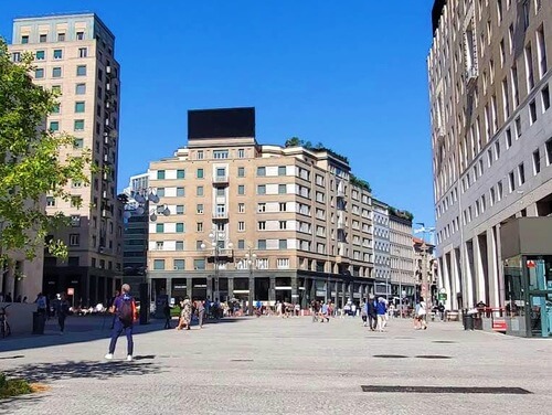 義大利Milan 米蘭 (義語 Milano) 必玩 - Basilica di San Babila 聖巴比拉大教堂 = Chiesa di San Babila = Basilica collegiata Prepositurale di San Babila = Piazza San Babila 聖巴比拉廣場