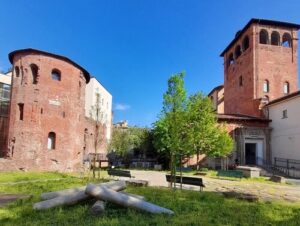 義大利Milan 米蘭 (義語 Milano) 必玩 - Chiesa di San Maurizio al Monastero Maggiore 馬焦雷修道院的聖毛里齊奧教堂 = 聖毛里齊奧教堂 = Convento del Monastero Maggiore = Monastero Maggiore di San Maurizio = Museo Civico Archeologico di Milano 米蘭市立考古博物館 = Anfiteatro Romano di Milano 米蘭羅馬圓形劇場 = Circo Romano di Milano 米蘭羅馬競技場 = Palazzo Imperiale Romano di Milano 米蘭羅馬皇宮 = 米蘭皇宮 = Palazzo Imperiale di Milano = Palazzo Imperiale Romano di Massimiano