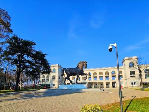 義大利Milan 米蘭 (義語 Milano) 必玩 - Monumento equestre Cavallo di Leonardo 達文西的馬雕塑 = Cavallo di Leonardo da Vinci 列奧納多達文西的馬 = Ippodromo di Milano 米蘭賽馬場 = Ippodromo di San Siro 聖西羅賽馬場