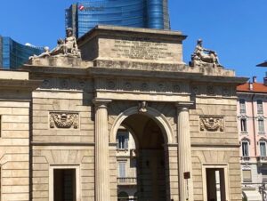 義大利Milan 米蘭 (義語 Milano) 必玩 - Piazza Gae Aulenti 蓋奧倫蒂廣場 = Torre UniCredit 聯合信貸銀大樓 = 裕信銀行大樓 = 裕信銀行大廈 = BAM - Biblioteca degli Alberi Milano 樹木圖書館 = 阿爾貝裡圖書館 = Bosco Verticale 垂直森林 = Quartiere Isola 伊索拉區 = Porta Garibaldi 加里波第門 = Porta Nuova 新門 = Quartiere di Porta Nuova = Centro Direzionale di Milano 米蘭商業中心