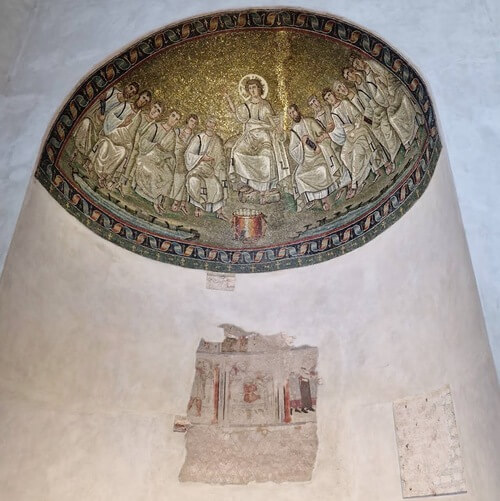 義大利Milan 米蘭 (義語 Milano) 必玩 - Basilica di San Lorenzo Maggiore 聖老楞佐馬焦雷聖殿 = 聖洛倫索馬焦雷大教堂 = Basilica Collegiata Prepositurale di San Lorenzo Maggiore = Cappella di Sant'Aquilino 聖阿奎利諾禮拜堂 = 聖阿基利諾禮拜堂 = Cappella di Sant'Ippolito 聖伊波利托禮拜堂 = Cappella del Conte = Colonne di San Lorenzo 聖洛倫索柱 = 聖老楞佐柱 = San Lorenzo alle Colonne = Piazza delle Colonne di San Lorenzo = Monumento a Costantino Imperatore 君士坦丁大帝紀念碑 = Statua di Costantino = Piazza Vetra 維特拉廣場