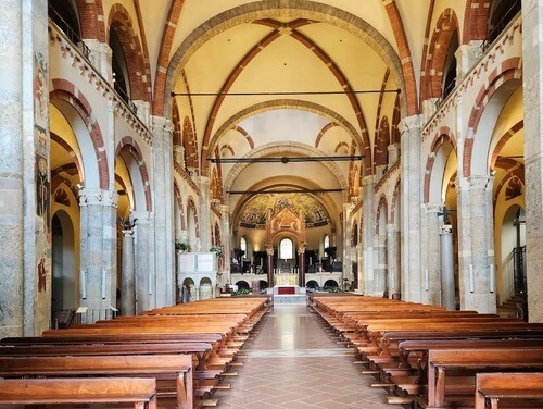 義大利Milan 米蘭 (義語 Milano) 必玩 - Basilica di Sant’Ambrogio 聖盎博羅削聖殿 = 聖安布羅焦聖殿 = 聖安布羅斯大教堂 = Basilica Romana Minore Collegiata Abbaziale Prepositurale di Sant'Ambrogio = Cappella di San Vittore in ciel d'oro 金色天空中的聖維托雷禮拜堂 = Sacello di San Vittore in ciel d'oro = Colonna del Diavolo 魔鬼柱 = Colonna Imperiale = Piazza Sant'Ambrogio = Tempio della Vittoria 勝利神殿 = Sacrario dei Caduti Milanesi