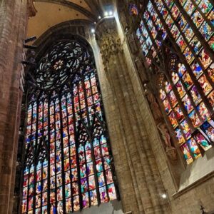 義大利Milan 米蘭 (義語 Milano) 必玩 - Duomo di Milano 米蘭主教座堂 = 米蘭大教堂 = Basilica Cattedrale Metropolitana di Santa Maria Nascente = Cattedrale Metropolitana della Natività della Beata Vergine Maria = Piazza del Duomo 大教堂廣場 = 主教座堂廣場 = 杜莫廣場