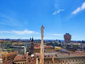 義大利Milan 米蘭 (義語 Milano) 必玩 - Duomo di Milano 米蘭主教座堂 = 米蘭大教堂 = Basilica Cattedrale Metropolitana di Santa Maria Nascente = Cattedrale Metropolitana della Natività della Beata Vergine Maria = Piazza del Duomo 大教堂廣場 = 主教座堂廣場 = 杜莫廣場