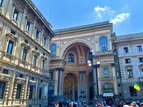 義大利Milan 米蘭 (義語 Milano) 必玩 - Galleria Vittorio Emanuele II 維托里奧·埃馬努埃萊二世長廊 = 艾曼紐二世迴廊 = 埃馬努埃萊二世拱廊街 = La Rinascente = Rinascente Milano 文藝復興百貨 = La Rinascente S.p.A.