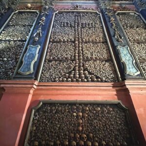 義大利Milan 米蘭 (義語 Milano) 必玩 - Santuario di San Bernardino alle Ossa 聖貝納迪諾骸骨教堂 = Chiesa di San Bernardino ai Morti = Chiesa di San Bernardino alle Ossa = Ossario della Chiesa di San Bernardino alle Ossa = Basilica di Santo Stefano Maggiore 聖斯特凡諾馬焦雷大教堂 = 聖斯德望大殿 = Chiesa di Santo Stefano in Brolo = Chiesa di Santo Stefano alla Porta